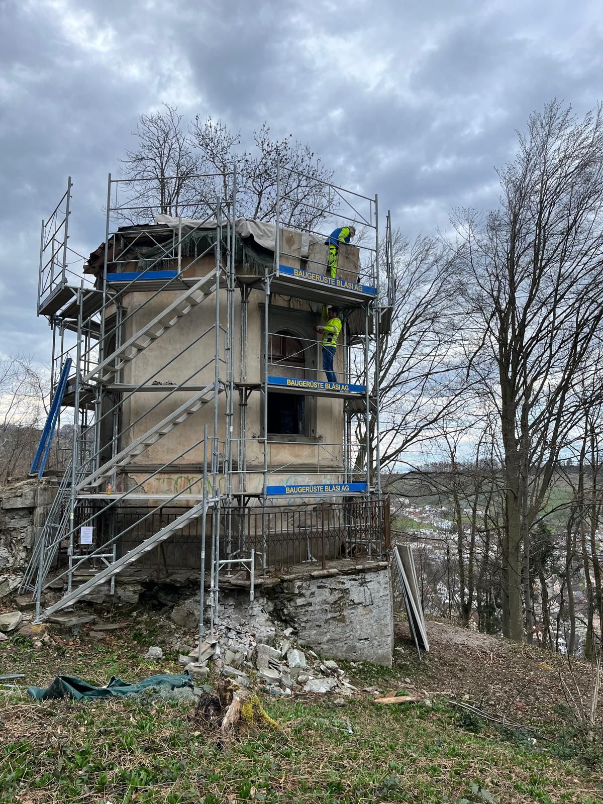 Pavillon wird eingerüstet